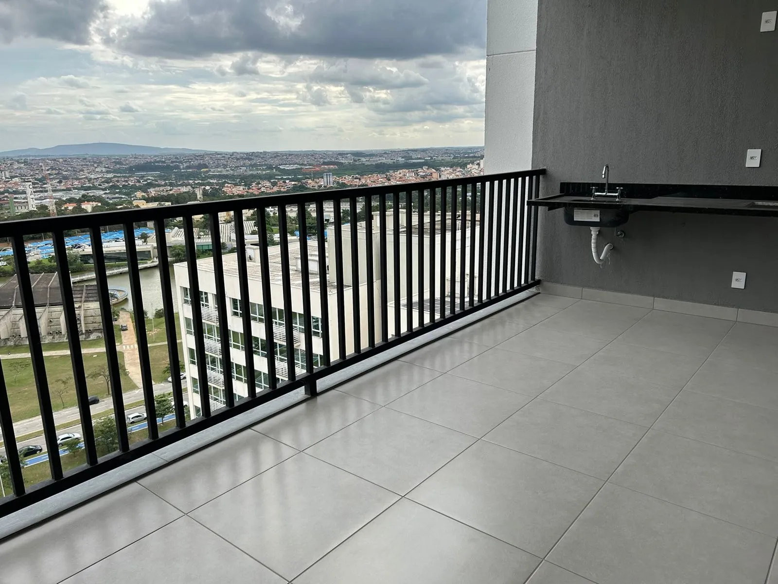 Imagem Seja o próximo morador deste incrível apartamento de 3 quartos, 3 suítes, com 2 vagas de garagem e 125,00 m2 de área total!