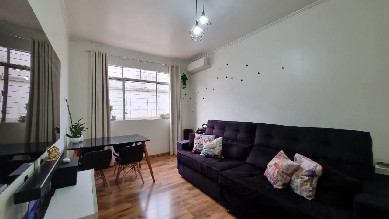 Imagem Aproveite o sol e a vista, apartamento para venda de frente com sacada, 2 dormitórios com 1 vaga no bairro Santana em Porto Alegre/RS.