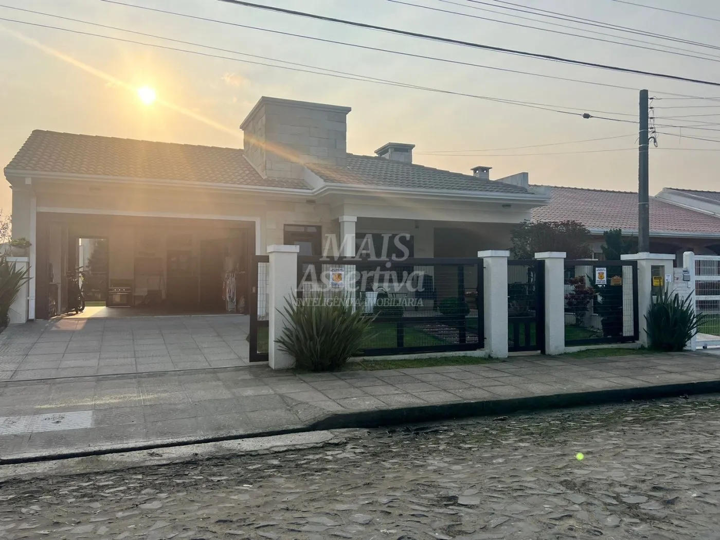 Foto do imóvel ExcelenteCasa à venda em Xangri-Lá/RS - 3 Dormitórios, 1 Suíte