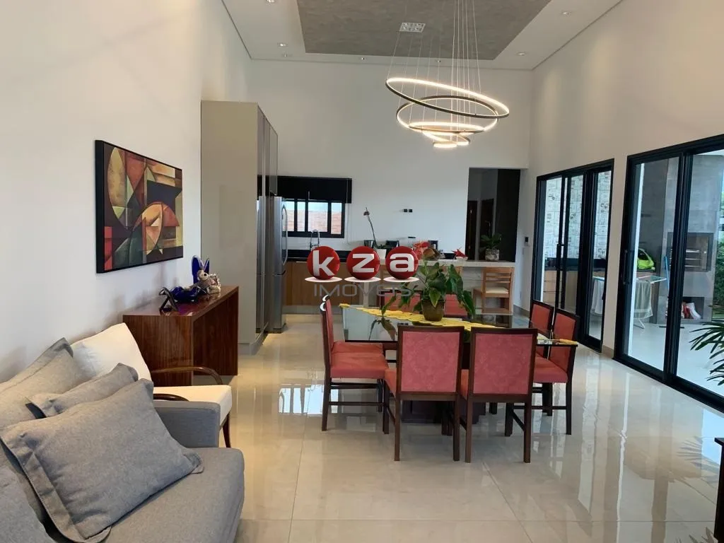 Imagem Casa à venda no Bairro Pinheirinho em Vinhedo com 2 quartos sendo 1 suíte, 2 vagas, 149 m². Aproveite!