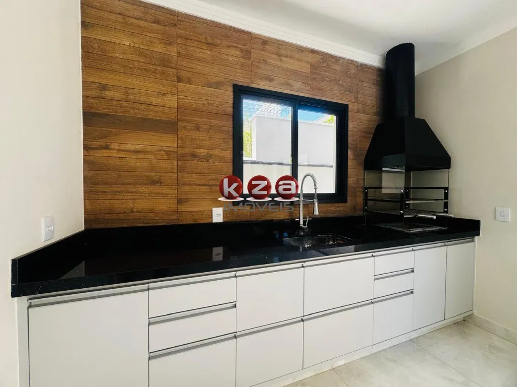 Imagem Casa de alto padrão a venda no Condomínio Portal do Jequitibá em Valinhos-SP: 4 quartos, 3 suítes, 4 vagas de garagem, 244m² de área.