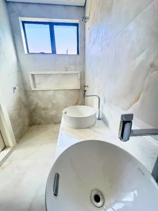 Imagem Casa duplex de alto padrão em condomínio fechado Lagoa Silvana.