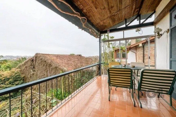 Imagem Casa com 3 dormitórios, 153 m² no bairro Vila Conceição, zona sul de Porto Alegre/RS.