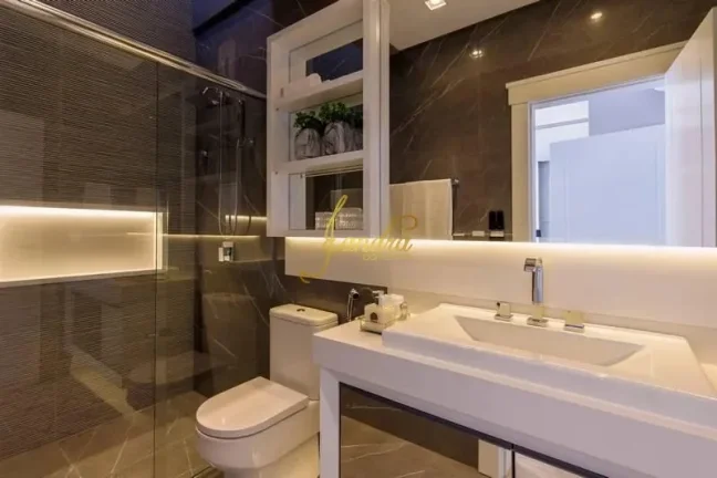 Imagem Sobrado finamente mobiliado e decorado com 472m2 de área construída e piscina