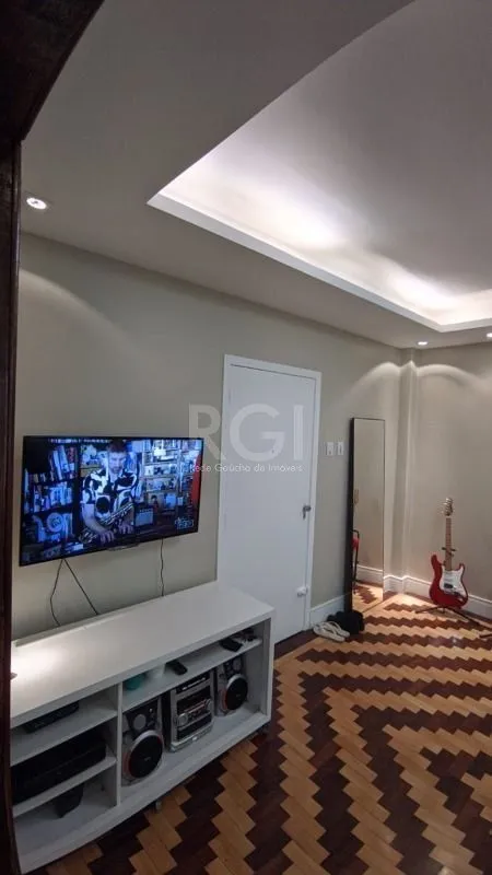 Imagem Apartamento para Venda - 60.5m², 1 dormitório, 2 vagas locadas no prédio - Floresta