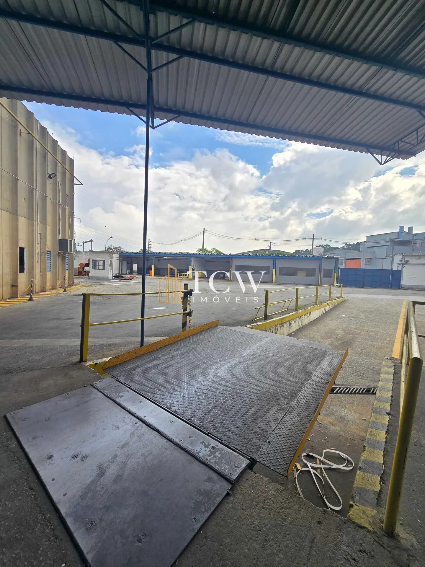 Imagem Galpão Logístico e Industrial para Locação em Guarulhos/SP | 24.500 m² | Próximo à Dutra e Aeroporto