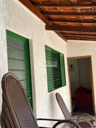 Imagem Casa com edícula à venda no bairro Olinda, em Uberaba