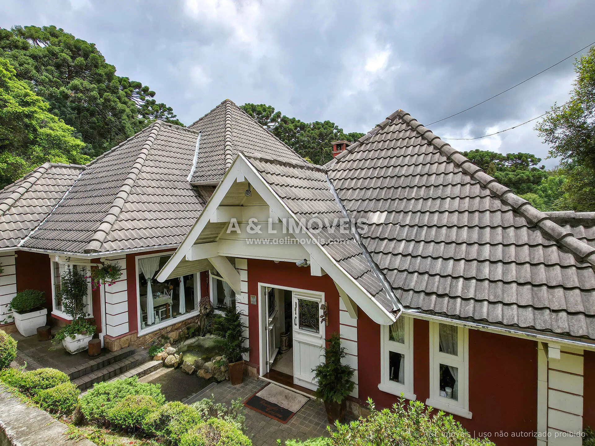 Imagem Pousada à Venda em Campos do Jordão | 296 m², 8 Suítes, Operação Ativa