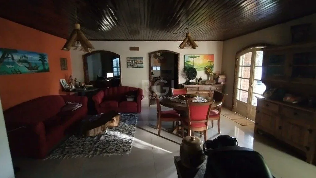 Imagem Sítio para Venda - 242m², 2 dormitórios, sendo 2 suites, 2 vagas - Itapuã