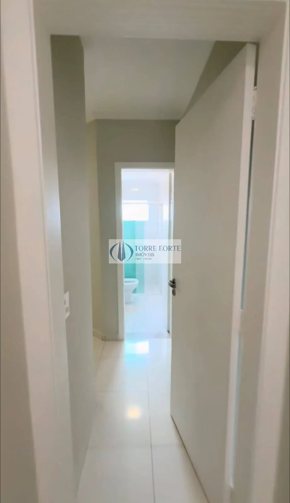 Imagem Lindo apartamento amplo, 2 dormitórios (1 suíte), 1 vaga , quintal privado.