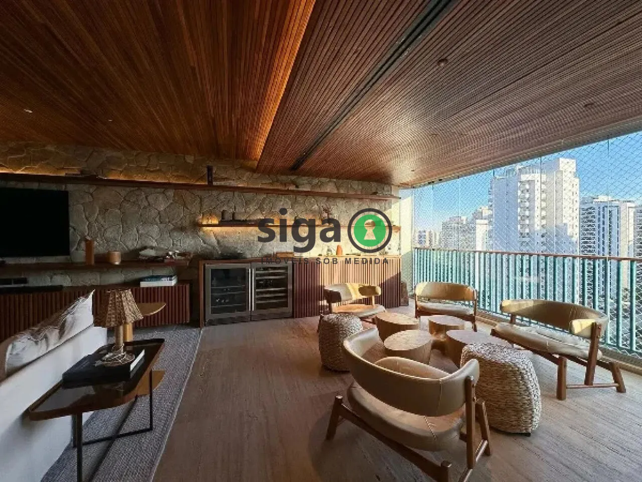 Imagem Apartamento à venda em Moema, com 2 suítes e 2 vagas com porteira fechada!