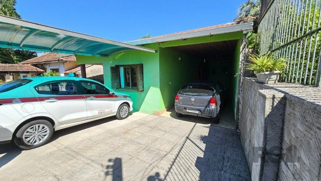 Imagem Casa com 161,25m², 3 dormitórios, 4 vagas no bairro Belém Novo