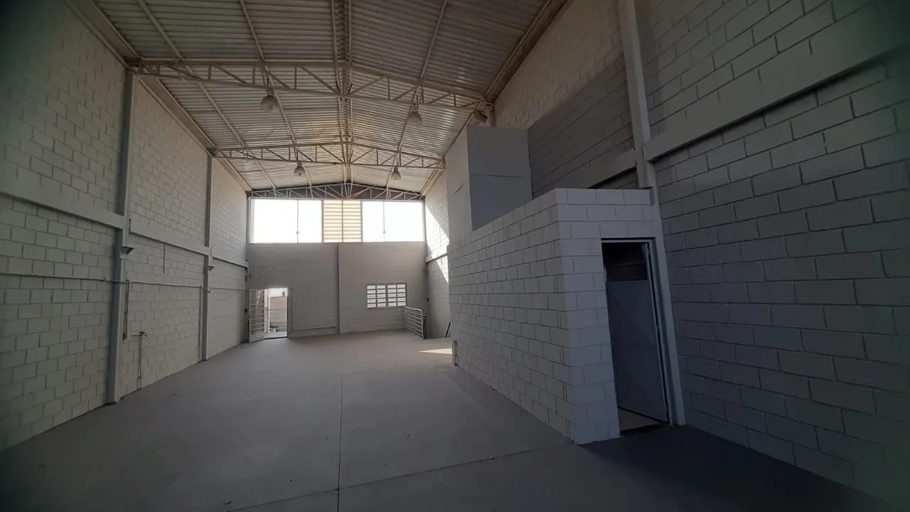 Imagem Barracão para alugar em Sorocaba com 320 m², 2 banheiros e 2 vagas na Avenida Elias Maluf