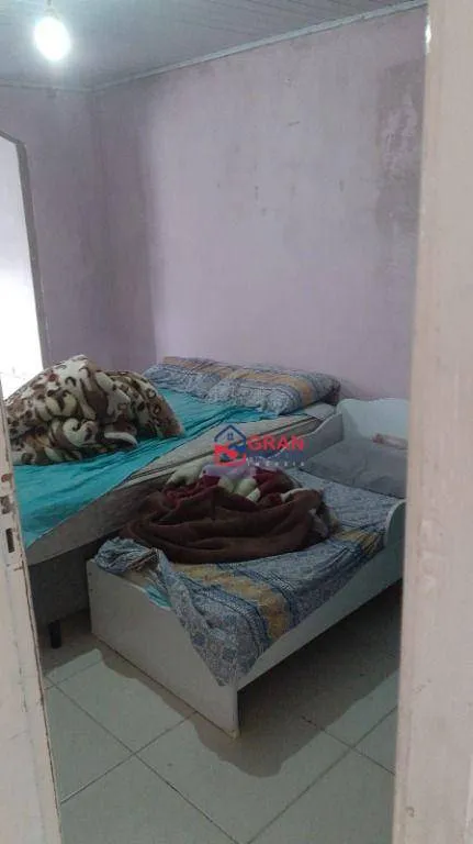Imagem Casa com 2 Quartos, 3 Banheiros, Barracão e Casa nos Fundos com Entrada Independente
