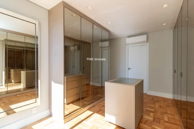 Imagem Apartamento à venda em Higienópolis, com 3 suítes, 2 vagas e 250m².
