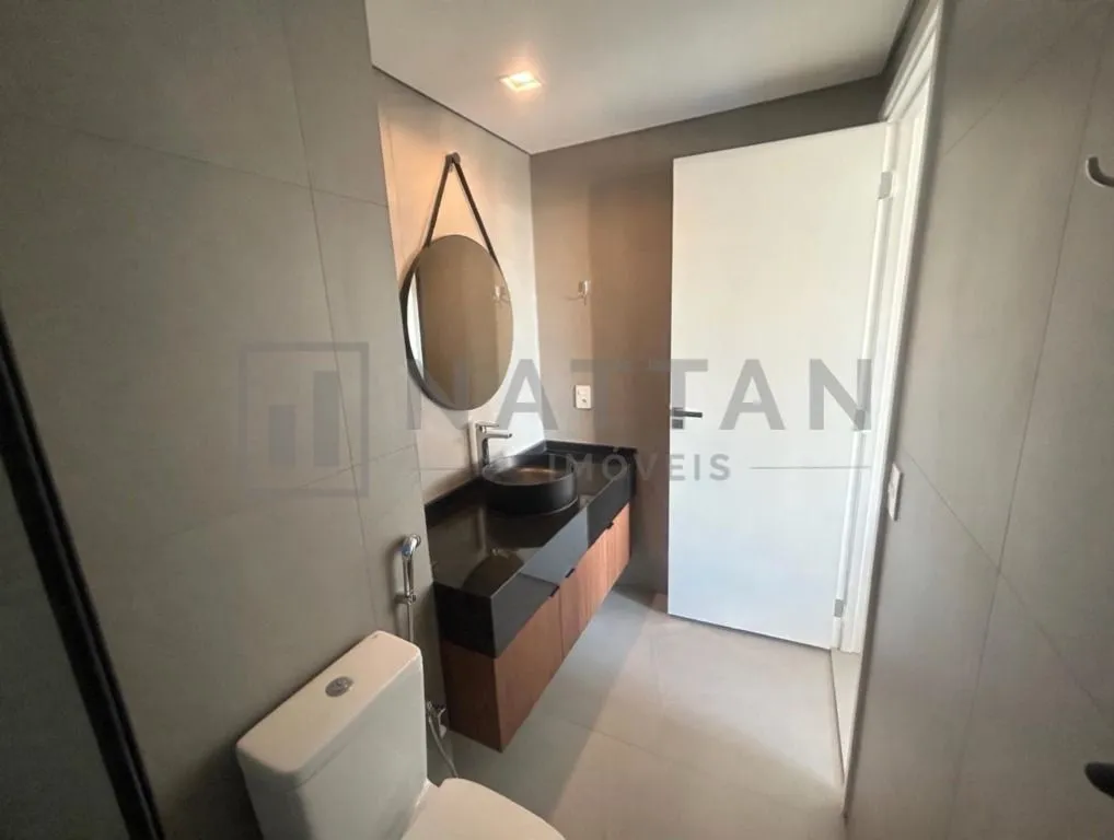 Imagem Apartamento mobiliado com varanda ampla, vista para área verde e cozinha integrada planejada