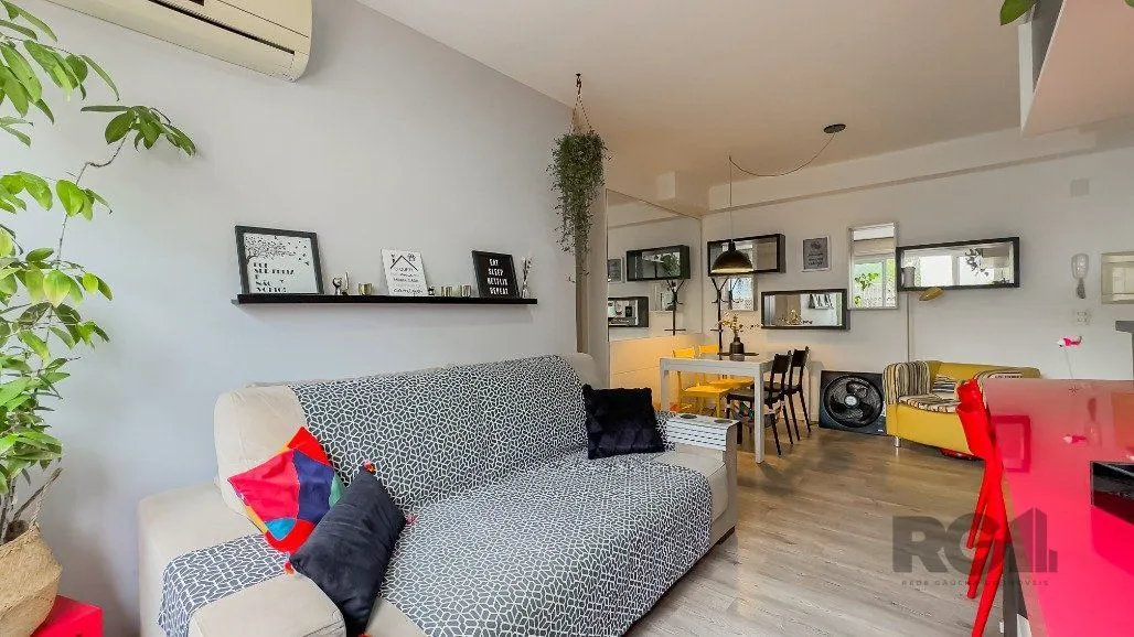 Imagem Apartamento a venda no bairro Passo da Areia com dois dormitórios.