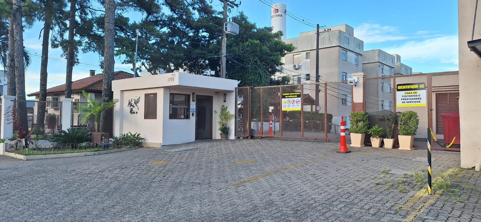 Apartamento Semimobiliado em Porto Alegre, Agronomia - Oportunidade de Venda