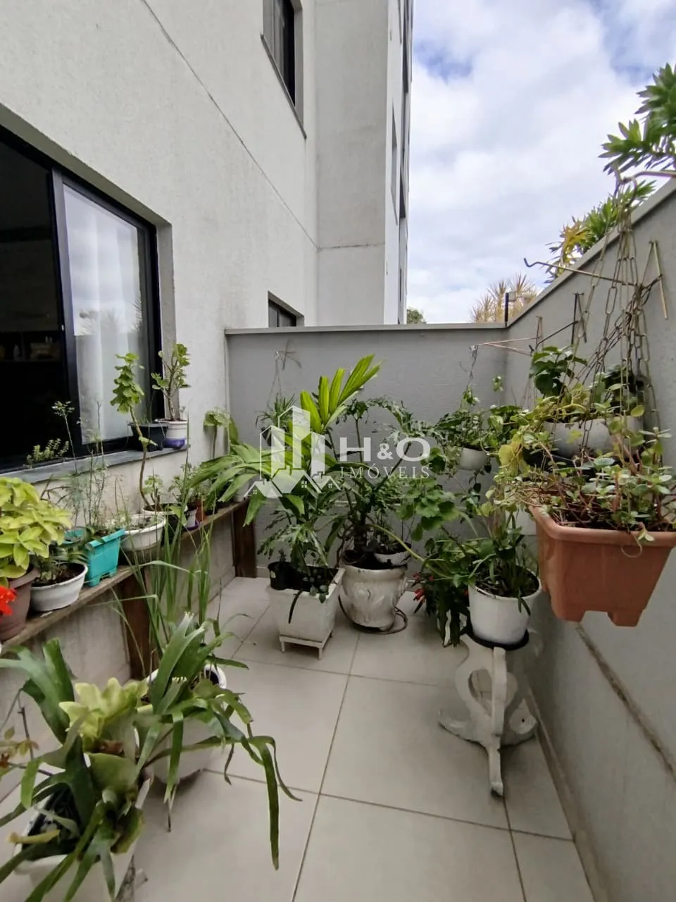 Imagem Excelente apartamento com 60 m² de área útil e uma sacada ampla e diferenciada.