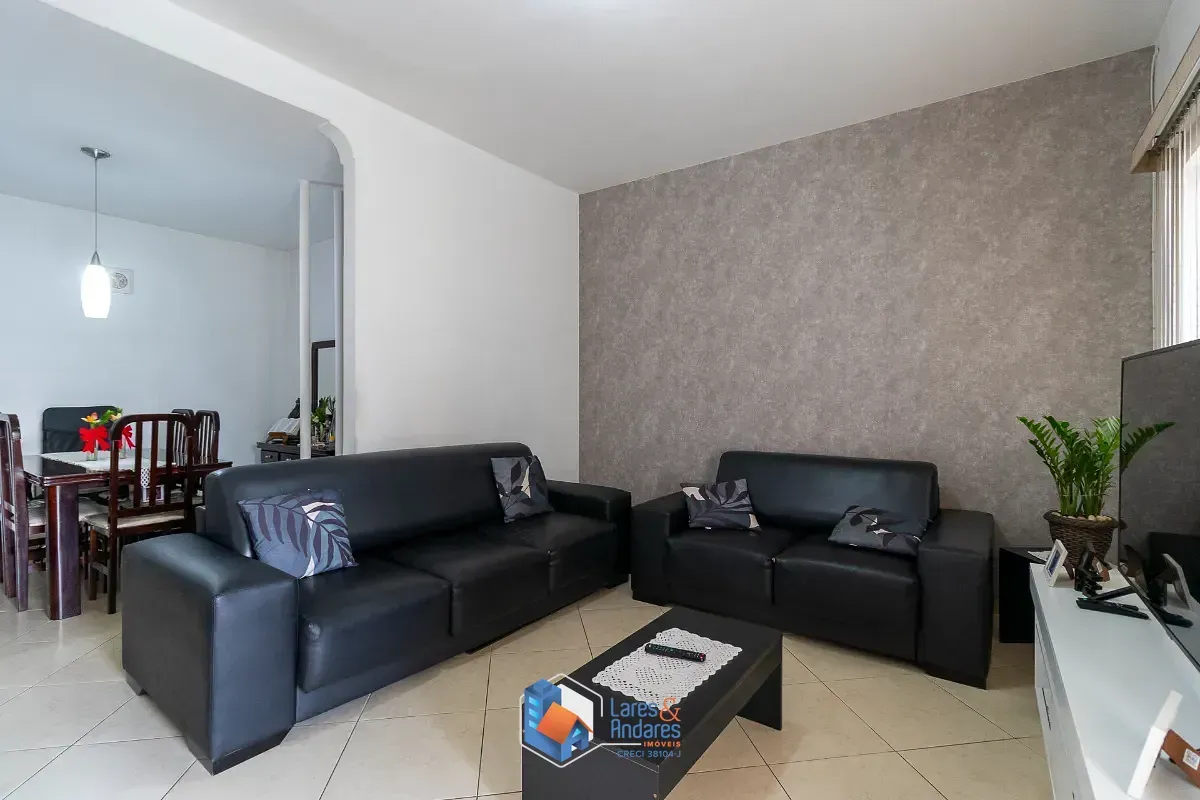 Imagem Sobrado para venda em Chácara Inglesa com 4 quartos, sendo 1 suíte, 181m²