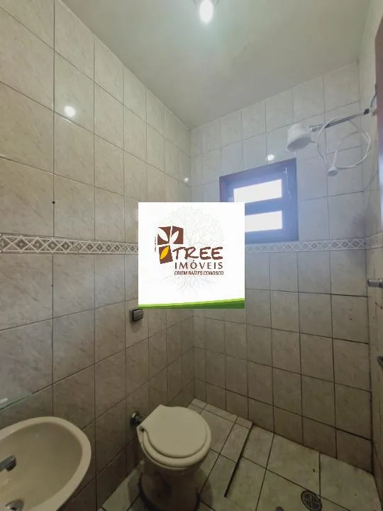 Imagem VENDA DE CASAS TÉRREAS NA VILA ORLANDA, EM SANTA ISABEL/SP, 500m² com quarto, banheiro, sala de estar, cozinha americana e fogão a lenha. CONSULTE-NOS