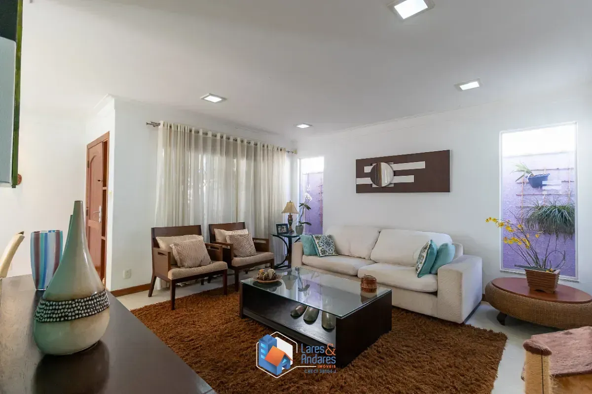 Imagem Casa para venda em Planalto Paulista com 3 quartos, sendo 1 suíte, 320m²