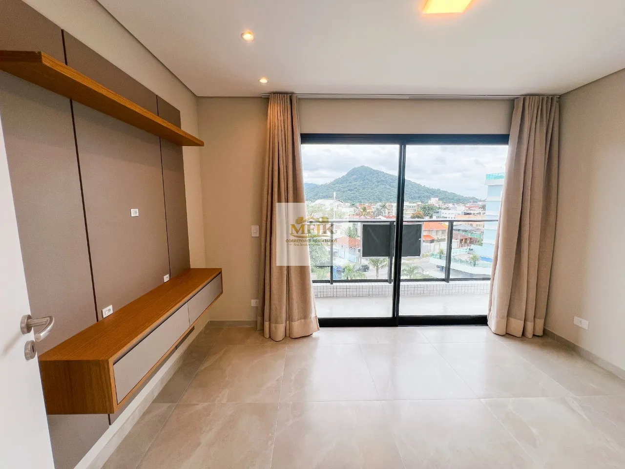 Imagem Residencial Laguna Imóvel Pronto Área total 220m² Área privativa 153m² 4 quartos sendo 1 suíte 2 banheiros social 2 vaga