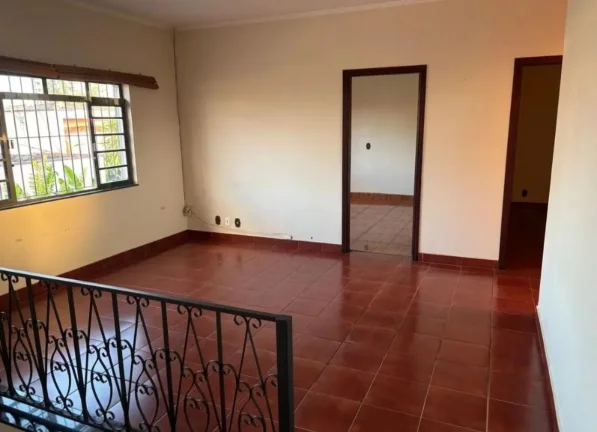 Imagem Casa Comercial para Locação em Tatuí-SP 7 Salas, 4 Banheiros, 4 Vagas, 200m² - Jardim São Paulo