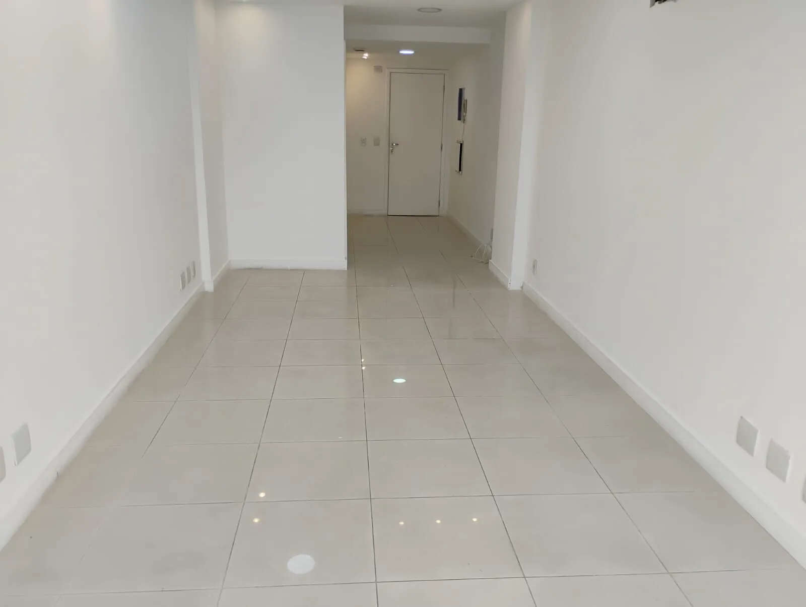 Foto do imóvel Sala comercial à venda em Rio de Janeiro/RJ em Taquara, Rio de Janeiro - RJ