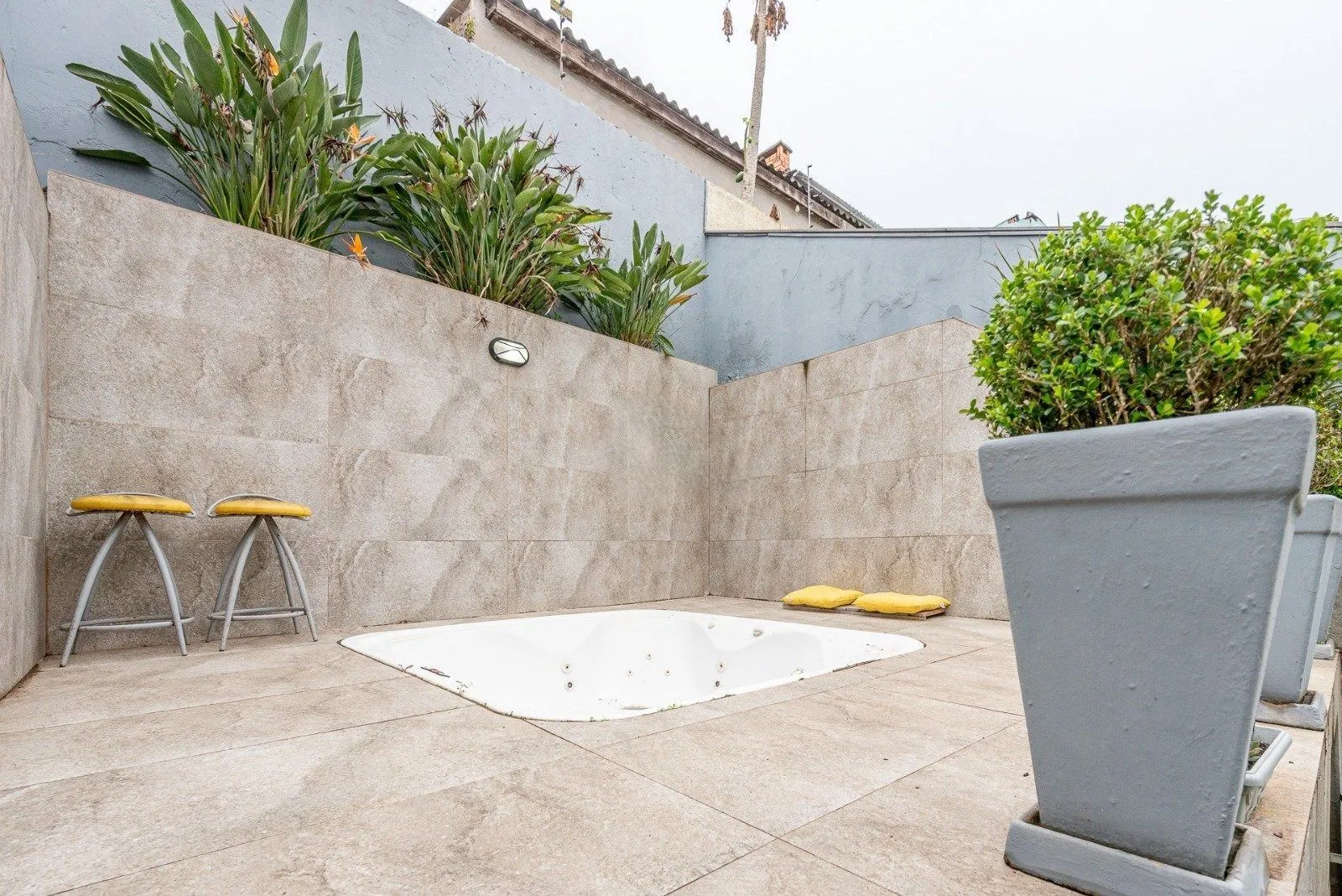 Imagem Casa com 3 dormitórios, suíte, pátio com spa, 3 vagas, Rua do Pampa - Ecoville