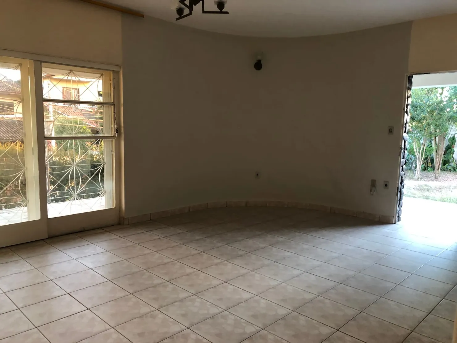 Imagem Casa à venda e locação 3 Quartos, 1 Vaga, 935M², Alto do Tabaú, Pindamonhangaba - SP