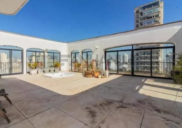 Imagem Luxuoso apartamento de 4 quartos com 2 suítes e 6 vagas de garagem em Higienópolis, São Paulo-SP: 675m² de pura elegância.