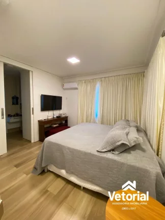 Imagem Casa de luxo à venda em Barreiras-BA, bairro Renato Gonçalves: 4 quartos, 3 suítes, 3 salas, 2 banheiros, 4 vagas, 400m². Confira!