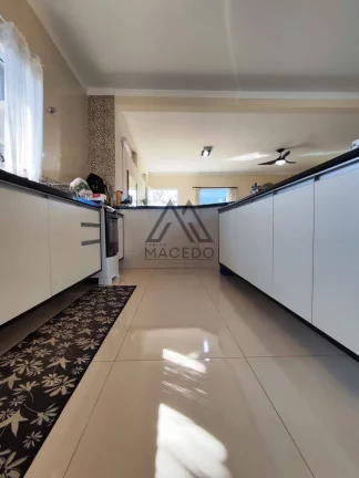 Imagem Casa Mobiliada no Ninho Verde 1 – Piscina Aquecida – Localização Especial