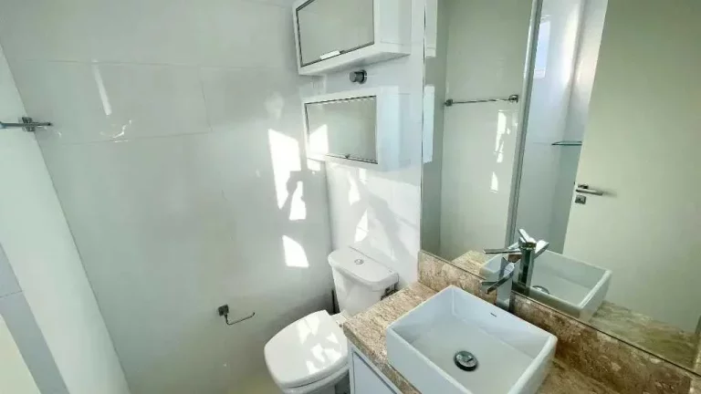 Imagem Apartamento mobiliado de alto padrão com 4 dormitórios e 3 vagas no Centro de Balneário Camboriú
