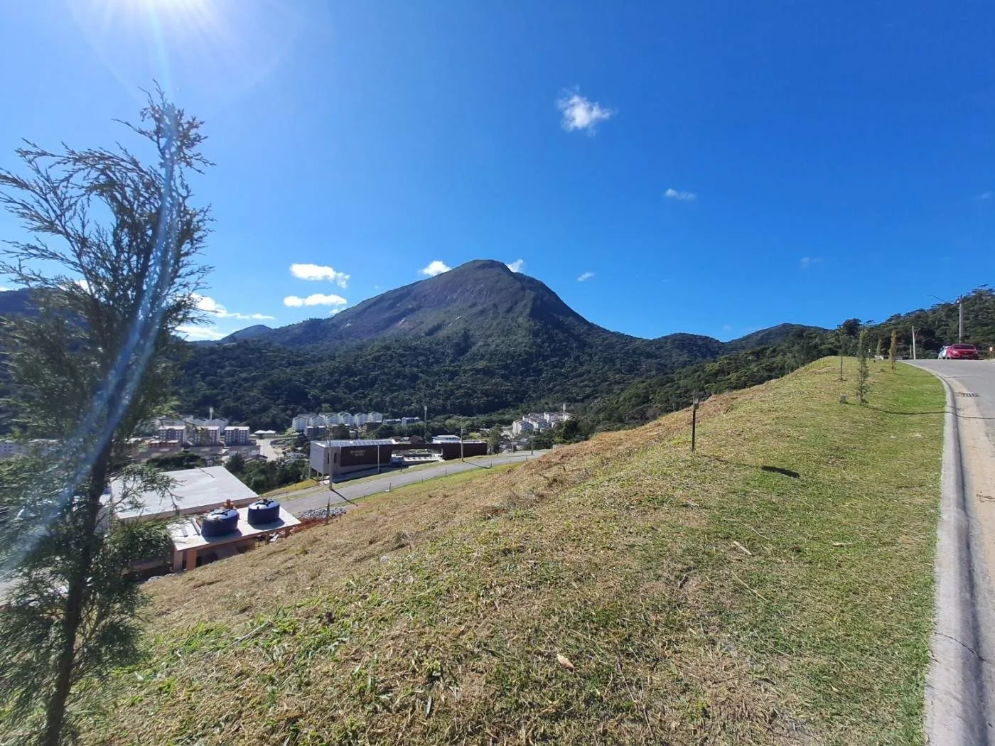 Imagem Lote com 246m² em condomínio próximo do centro de Teresópolis