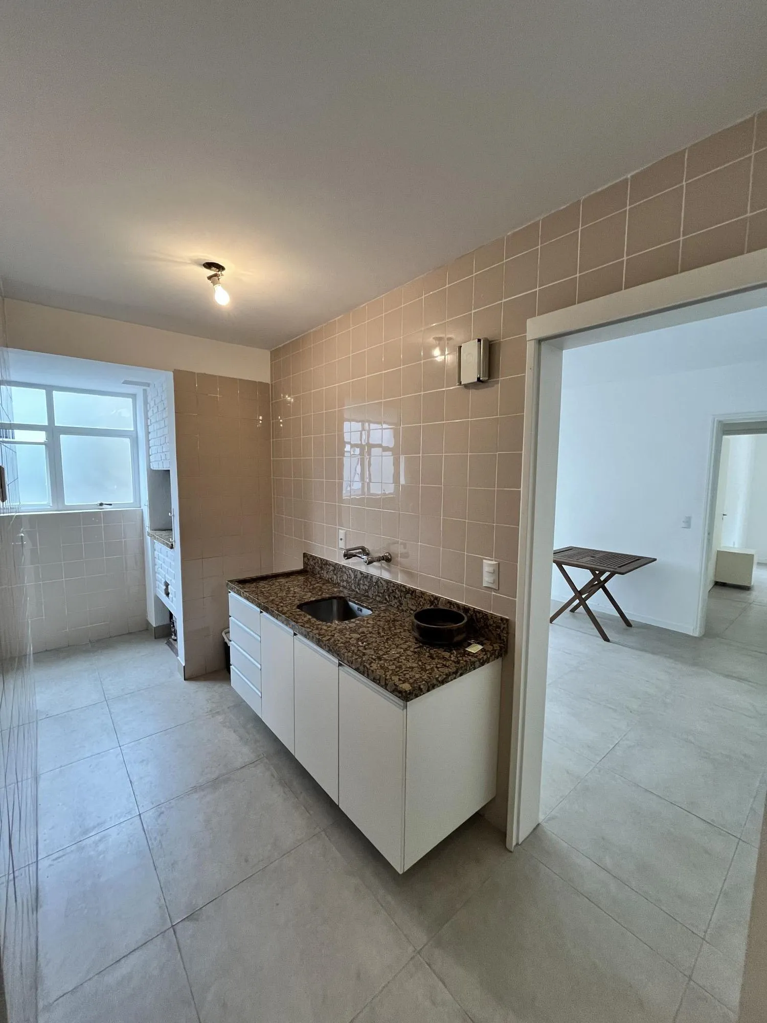 Imagem Apartamento de 2 quartos, 2 banheiros e 1 vaga de garagem no bairro Petrópolis