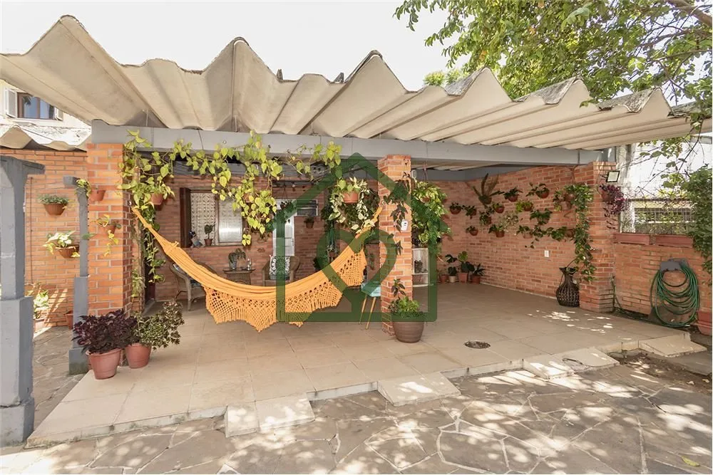 Imagem Casa de rua com 4 DORMITÓRIOS, 2 suítes, 4 vagas e 210m² de área privativa, no bairro Três Figu...
