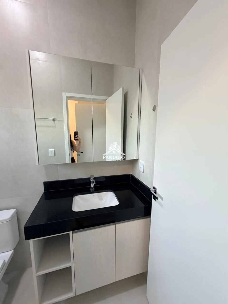 Imagem Casa Nova com 3 Suítes e Piscina à Venda no Condomínio Brisas