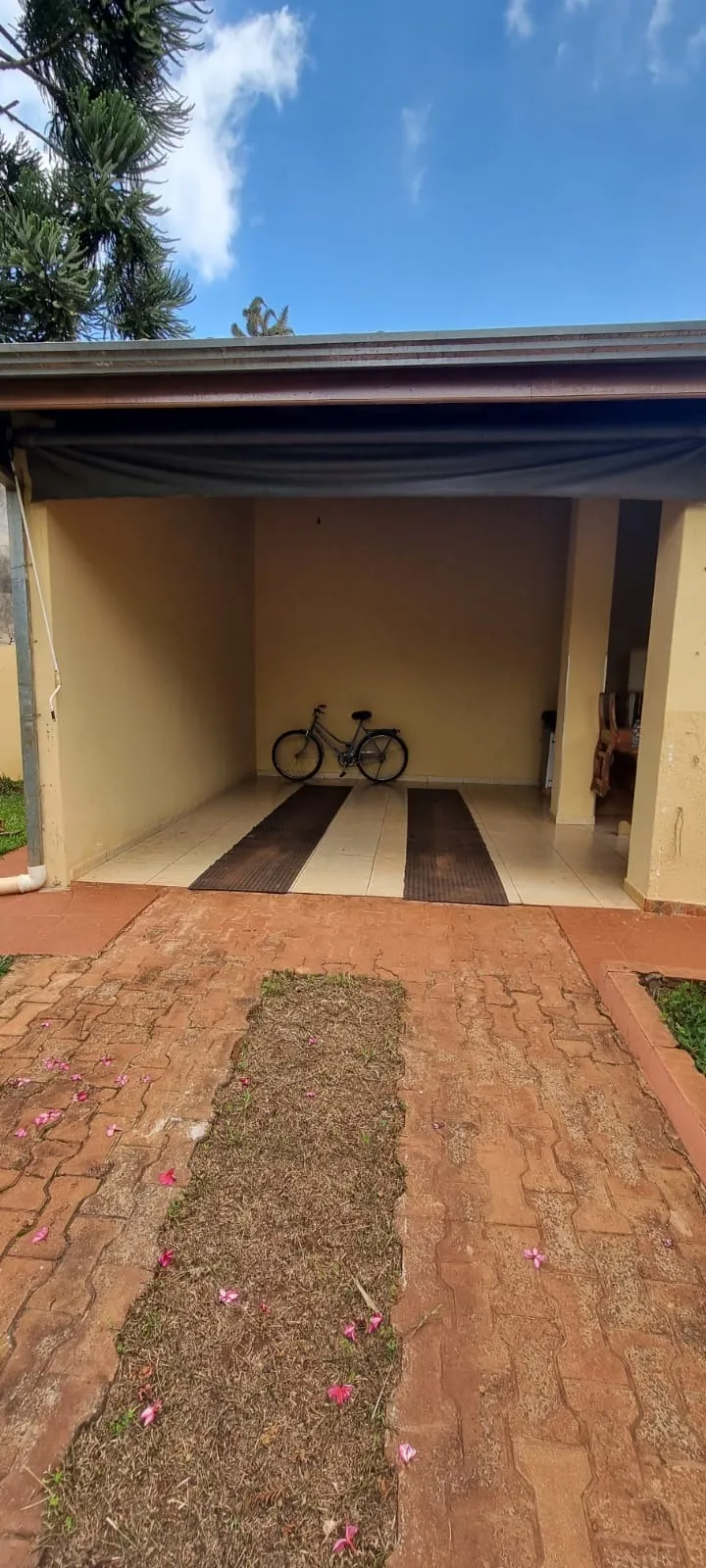 Imagem Imperdível casa de 5 quartos em condomínio no Estribo, Avaré-SP: 1 suíte, 1 sala, 4 banheiros, 4 vagas, 265m².