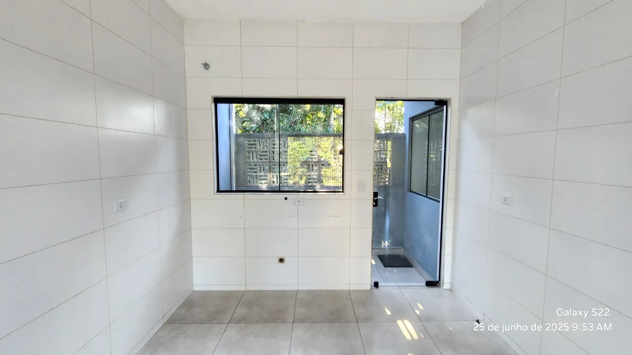 Imagem Casa térrea com 46,86m², 02 dormitórios, banheiro social, sala de estar, copa e cozinha integrada...
