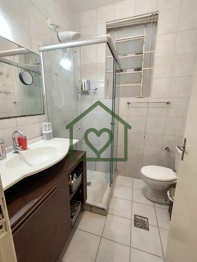 Imagem Apartamento de 80m², três dormitórios, banheiro social, living, cozinha, área de serviço, préd...