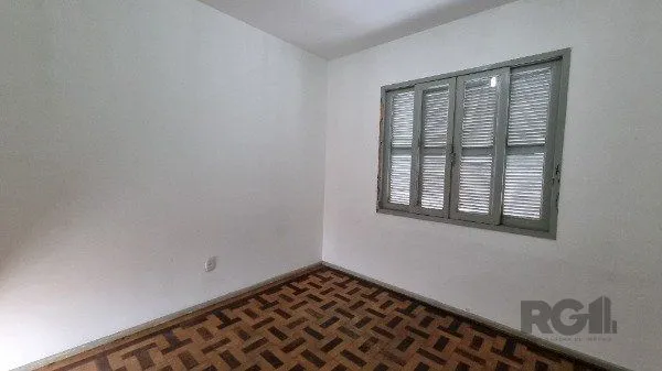 Imagem Casa /Sobrado com apartamento e loja, estacionamento, a venda no Bairro Jardim Itu. Lojão embaixo com dois banheiros e divisórias,