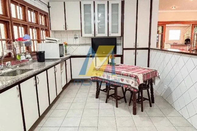 Imagem Imóvel Comercial de Alto Padrão com Suítes, Gourmet e 5 Vagas