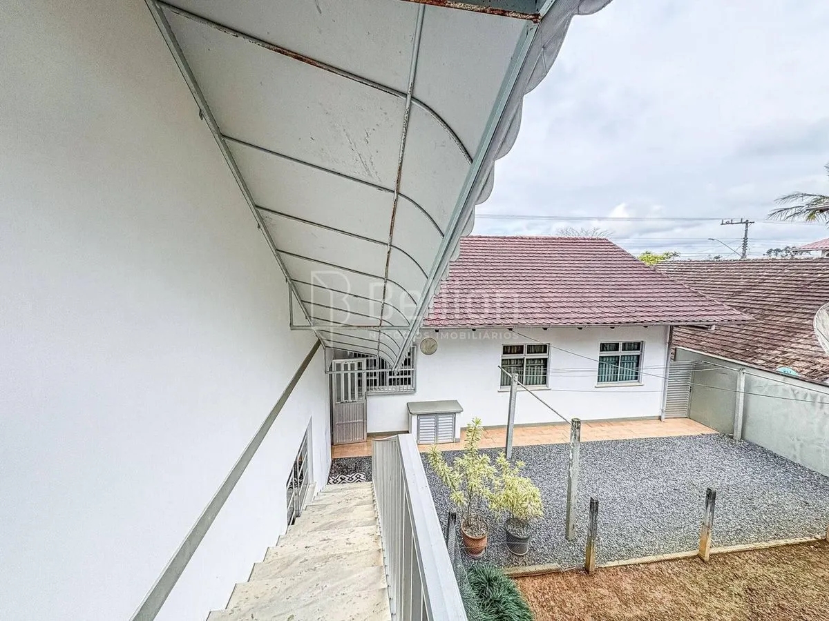 Imagem Casa com amplo terreno e potencial residencial/comercial no Centro de Rio dos Cedros