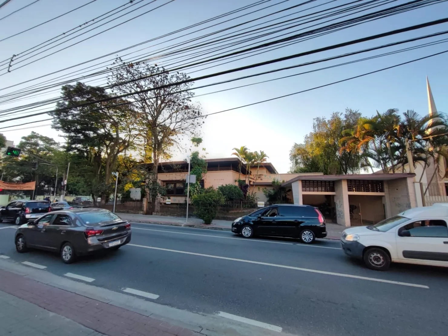 Imagem Comercial para Locação 3 Quartos, 1 Suite, 4 Vagas, 1200M², Centro, Taubaté - SP
