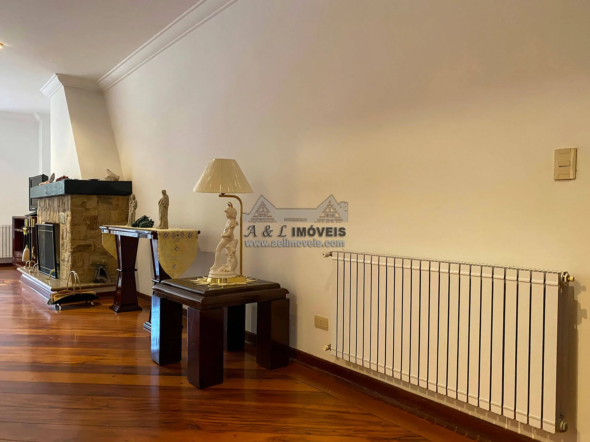 Imagem Apartamento à venda em Campos do Jordão - Com 03 suítes pronto para morar