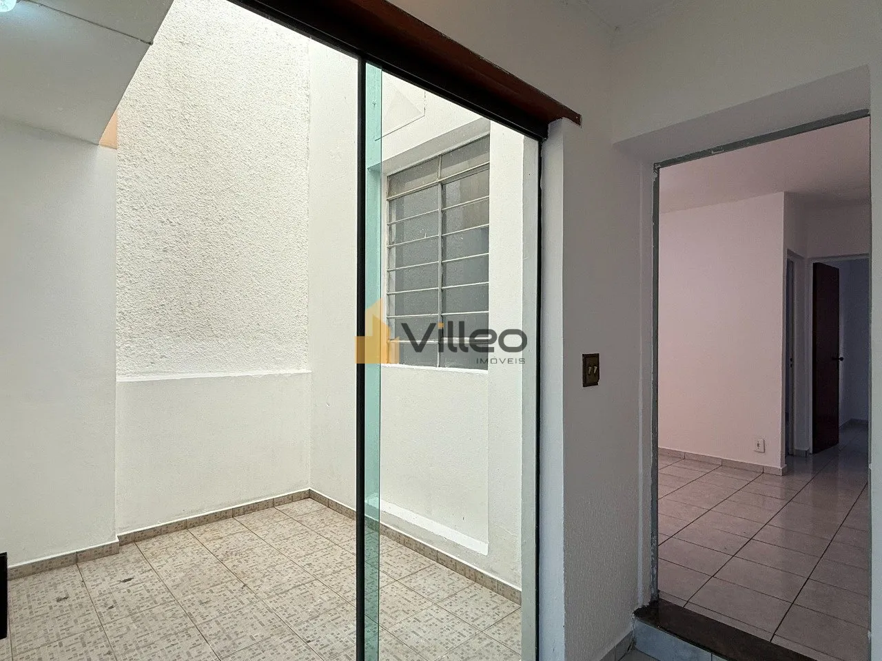 Imagem Apresentamos uma residência exclusiva para venda, localizada em uma das regiões mais tranquilas e ...
