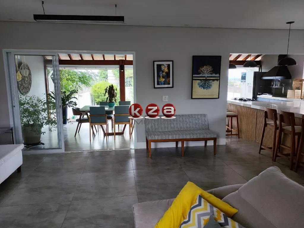 Imagem Imperdível! LInda Casa em condomínio na cidade de Valinhos-SP, : 3 quartos, 1 suíte, 2 salas, 2 banheiros, 2 vagas de garagem, 210m².