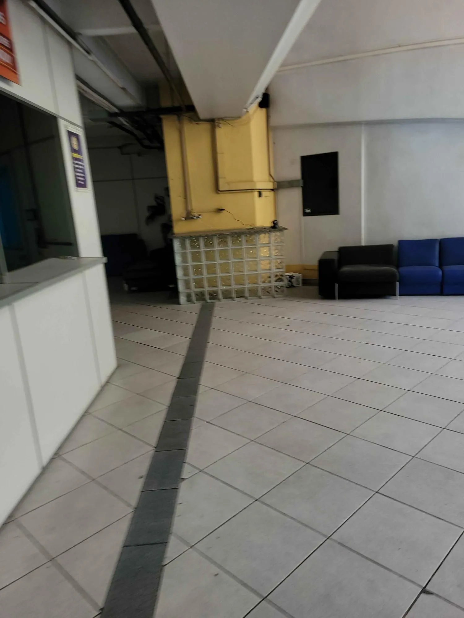 Imagem ️ Loja térrea para locação na Avenida Farrapos com vaga de estacionamento!